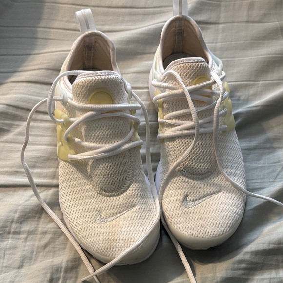Nike Presto Women's Cream Mesh Sneakers - Picture 1 of 9